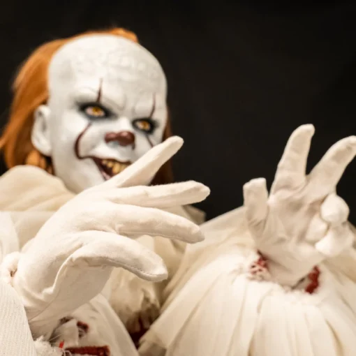 IT - Pennywise Premium Scale Doll - Image 5