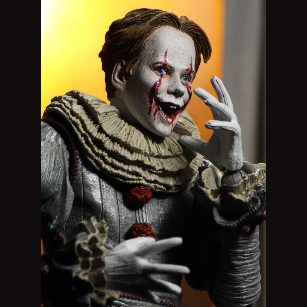 Ultimate Pennywise It Chapter Two Figura Escala 7" NECA