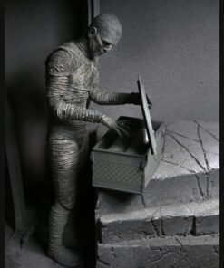 Ultimate Mummy (Blanco y Negro) -​ Figura Escala 7" NECA