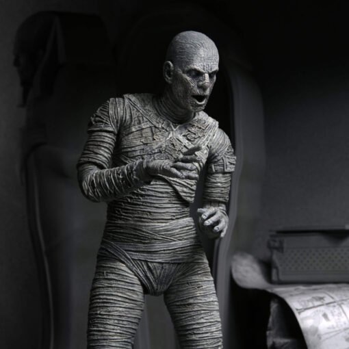 Ultimate Mummy (Blanco y Negro) -​ Figura Escala 7" NECA