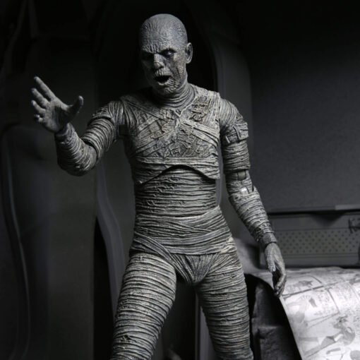 Ultimate Mummy (Blanco y Negro) -​ Figura Escala 7" NECA