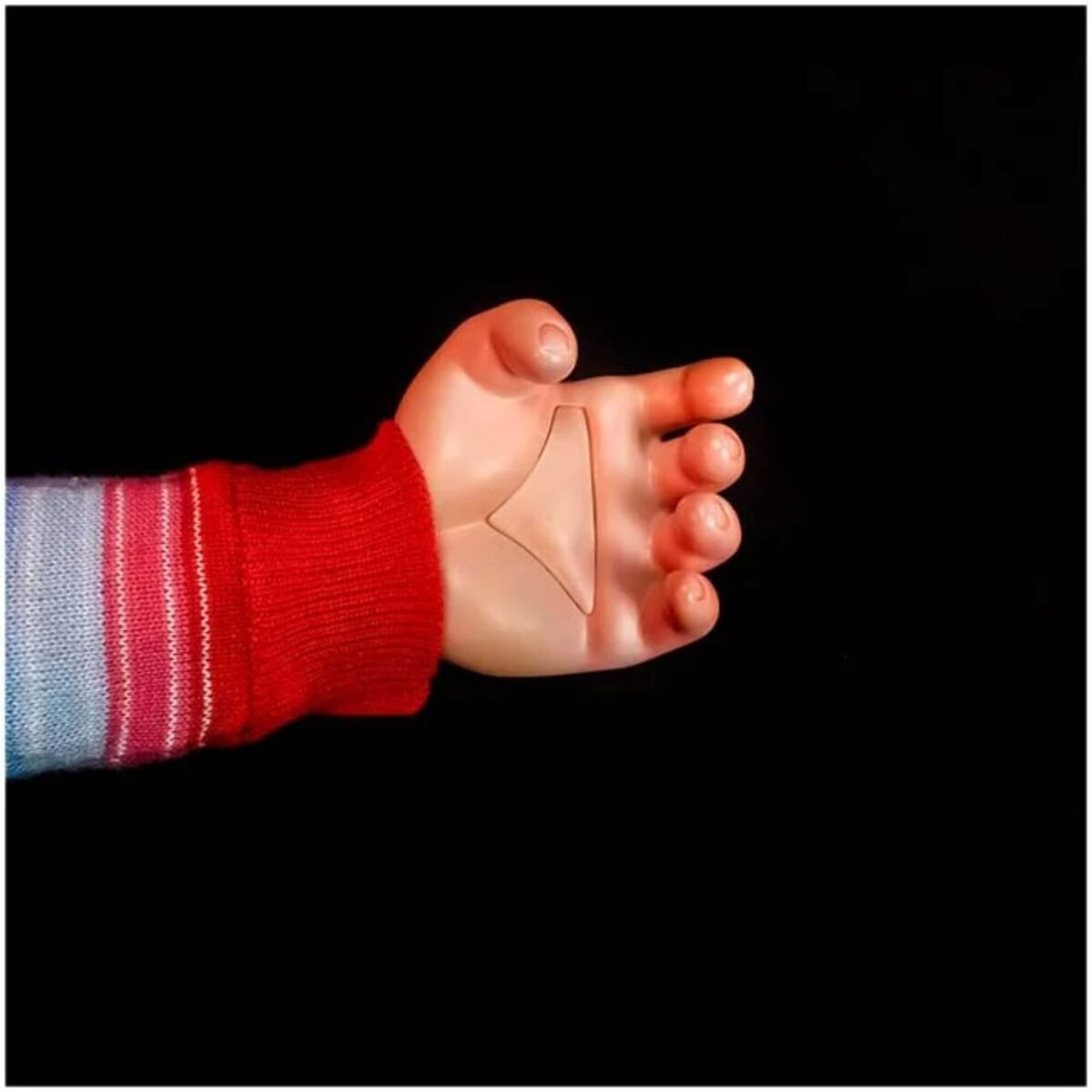 Childs Play Ultimate Chucky Doll réplica a escala 1:1 - Image 8